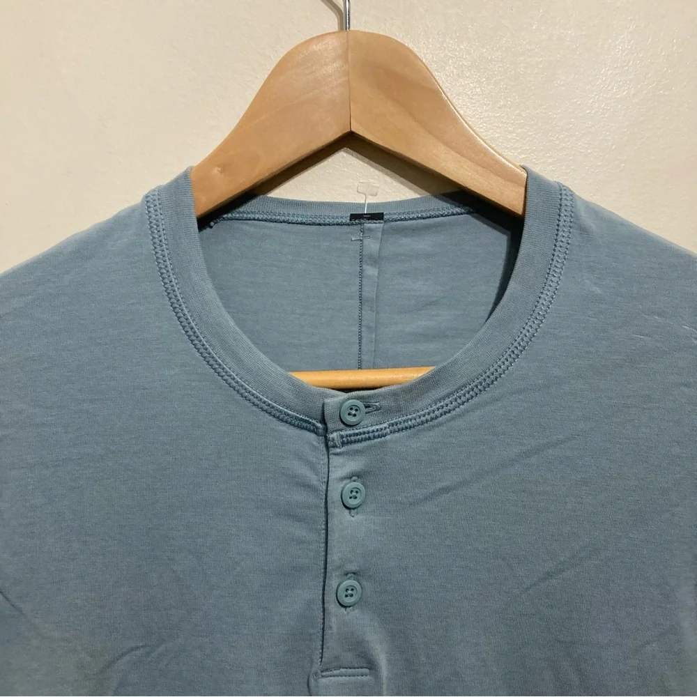Lululemon Mens Longsleeve Shirt Size Medium Half Button Up Henley Blue - Picture 3 of 6
